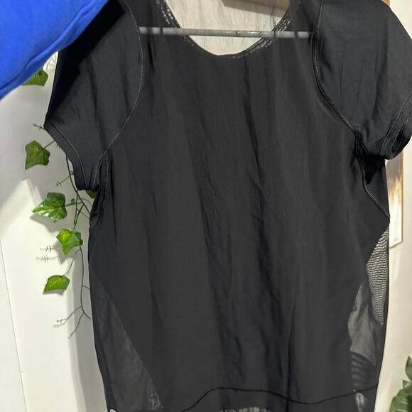 Lululemon mesh back black tee - Picture 2 of 2